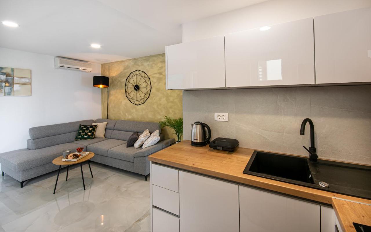 Apartments Klement Brela Bagian luar foto