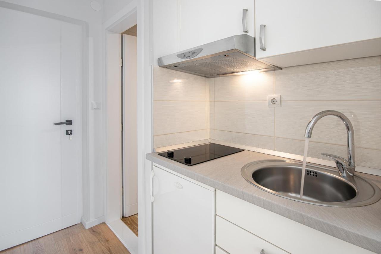 Apartments Klement Brela Bagian luar foto