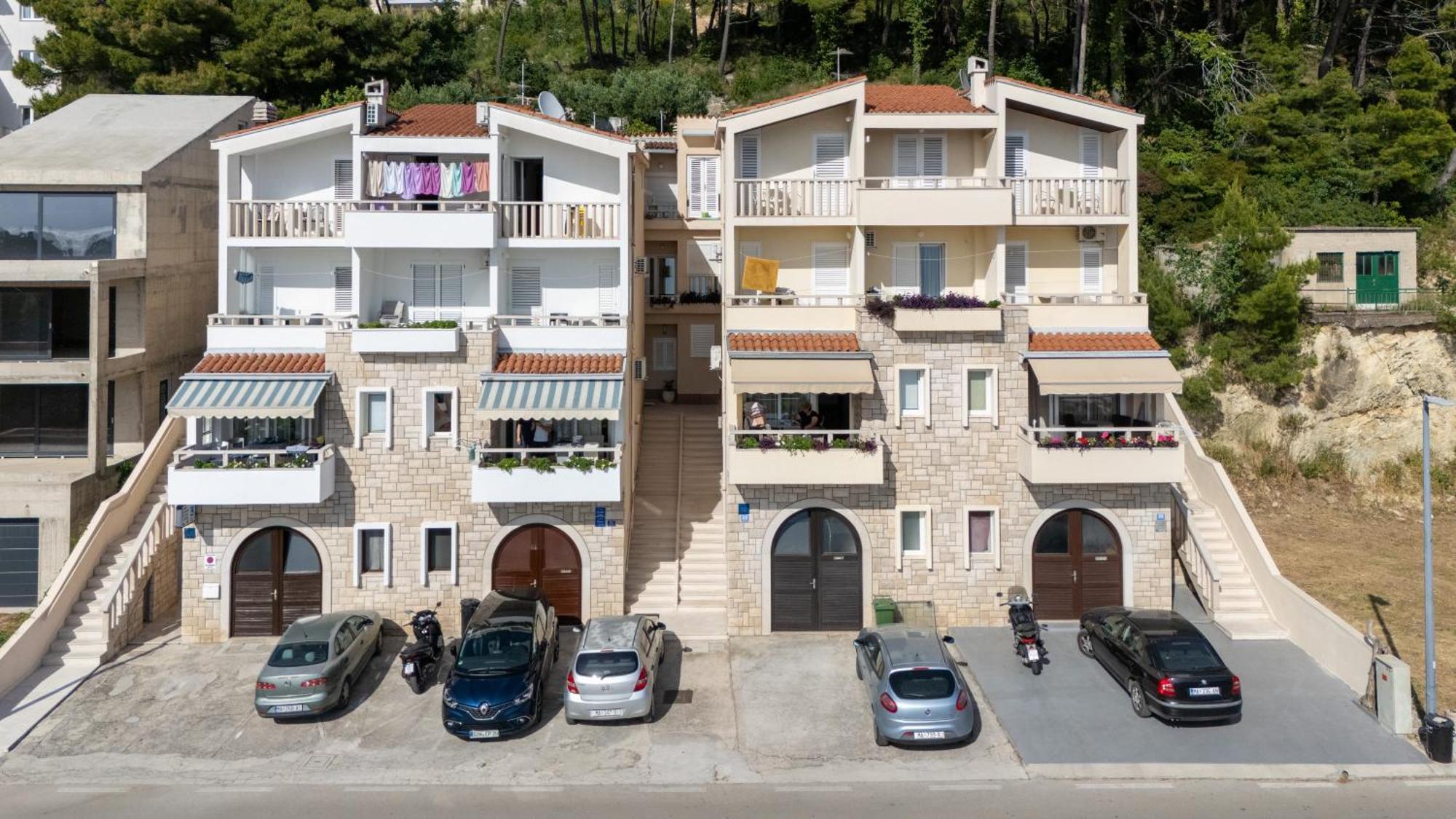 Apartments Klement Brela Bagian luar foto